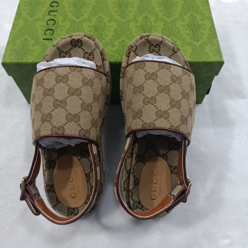 G*u*i slippers